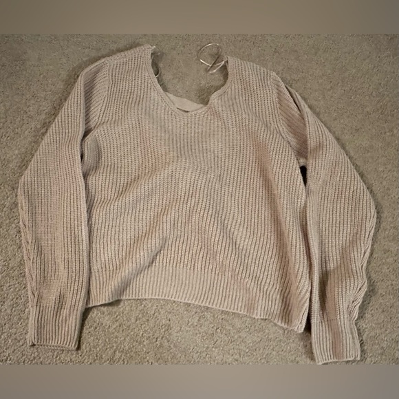Alison Andrews Women’s Beige Pullover Sweater Twisted Back V-neck Pearls Size M - Picture 7 of 13